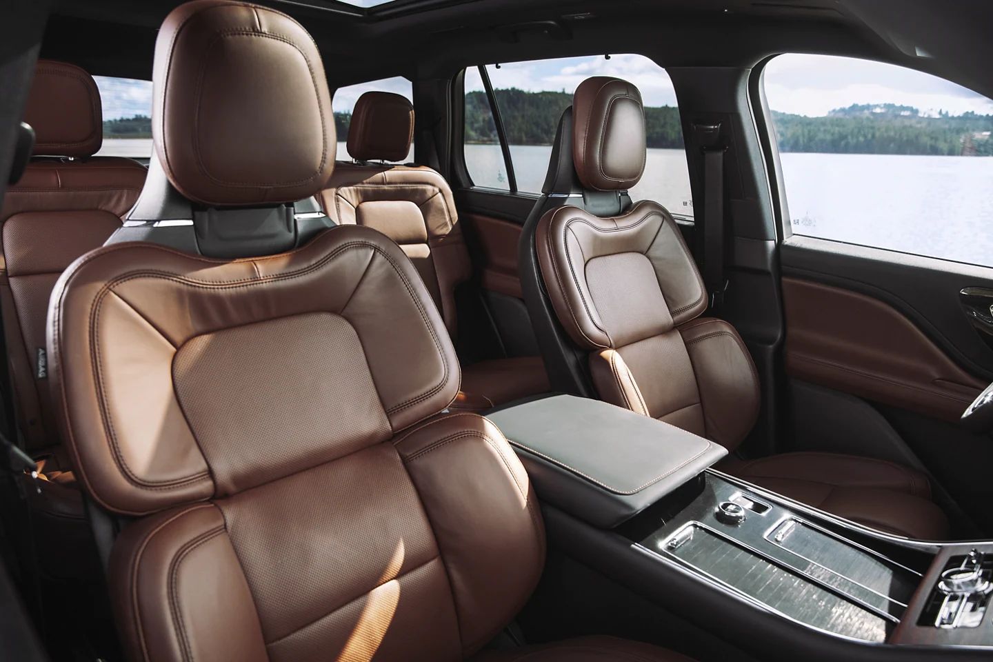 How many seats are in the Lincoln Aviator? 