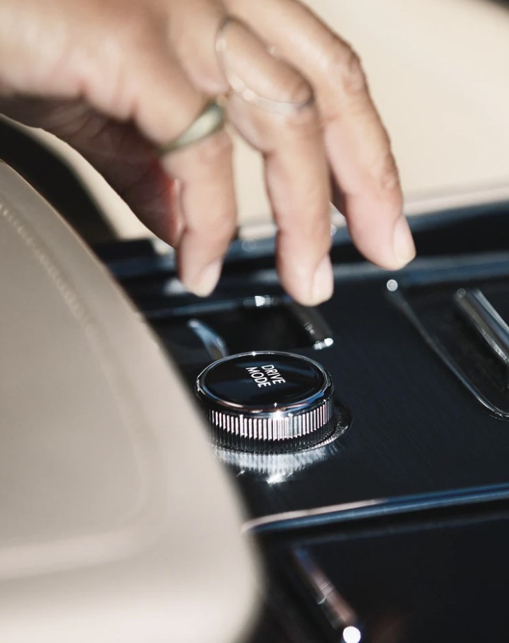 What Technology Features come in the 2023 Lincoln Aviator